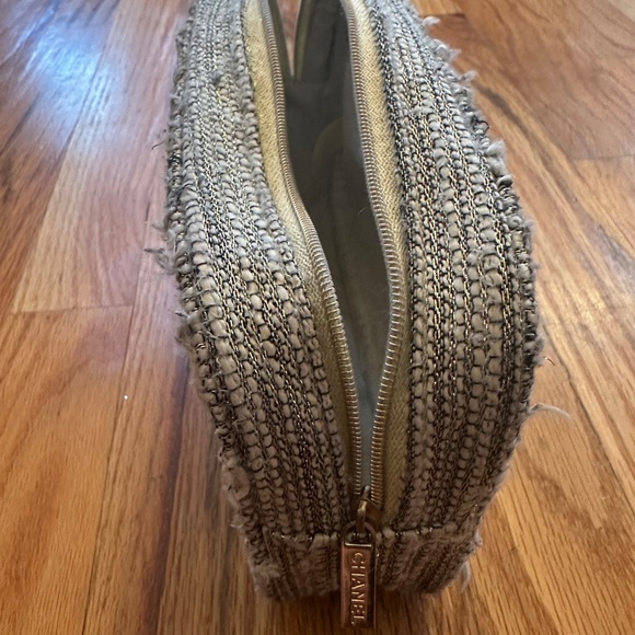 CHANEL Holiday 2022 Cosmetic Clutch Bag Grey Silver Tweed Pouch NO PRODUCTS - Picture 3 of 5